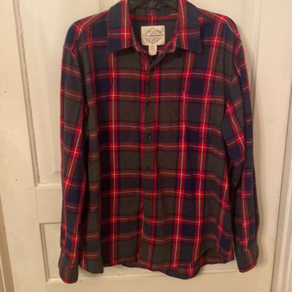 Large Men’s long sleeved plaid/flannel shirt